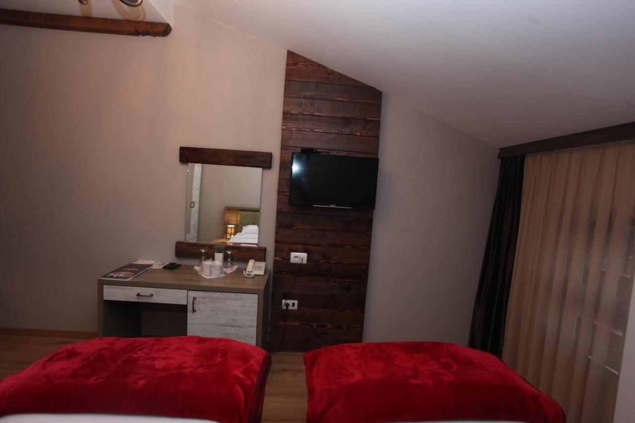 Hotel Happy Gjakova Dış mekan fotoğraf