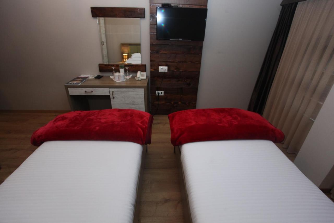 Hotel Happy Gjakova Dış mekan fotoğraf