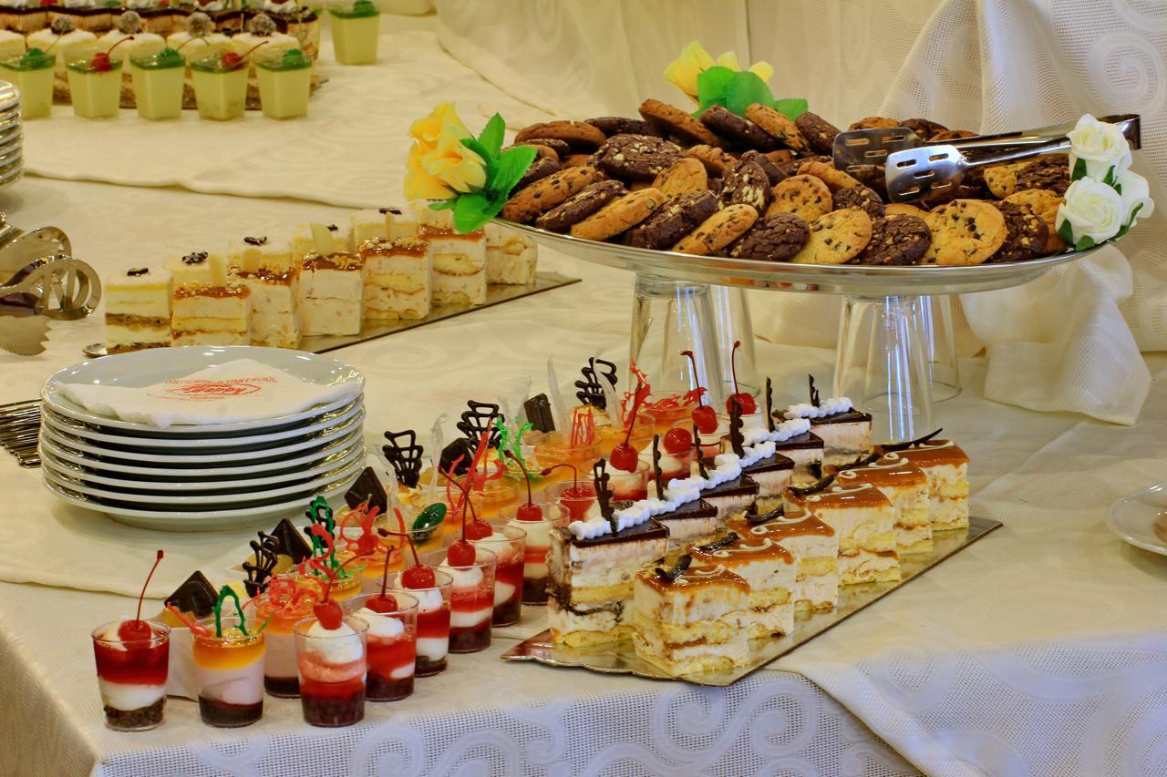 Hotel Happy Gjakova Dış mekan fotoğraf